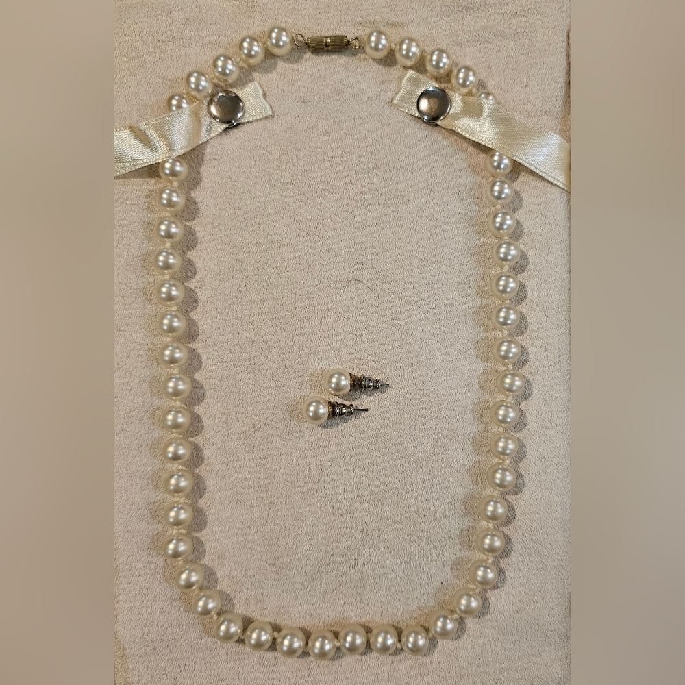 Classic Faux Pearl Strand Necklace. 18" With Matching Earrings Studs - Picture 1 of 1